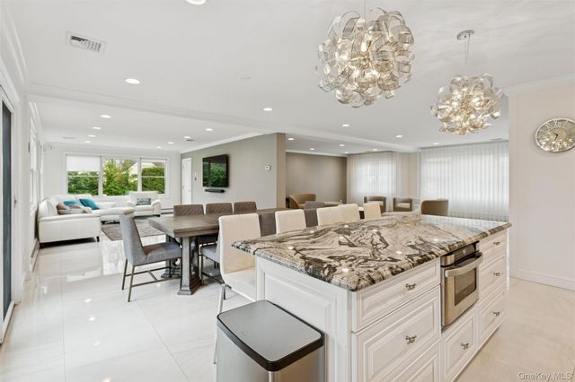 1560 Pebble Lane, Hewlett, NY 11557