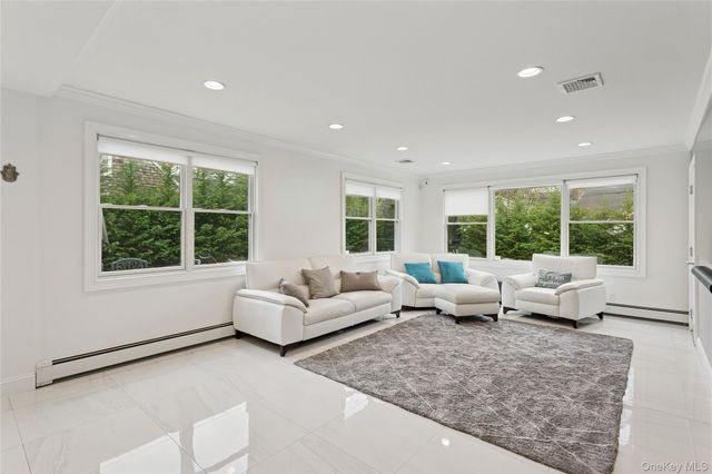 1560 Pebble Lane, Hewlett, NY 11557