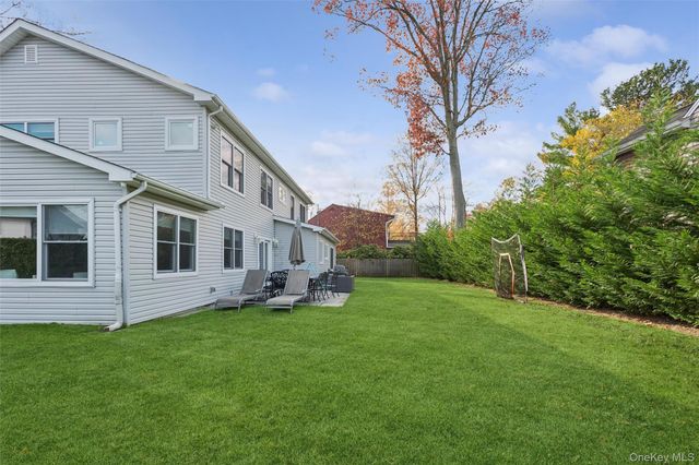 1560 Pebble Lane, Hewlett, NY 11557