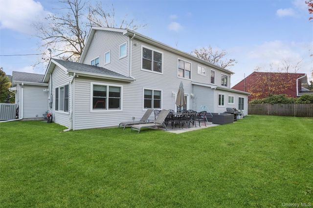 1560 Pebble Lane, Hewlett, NY 11557