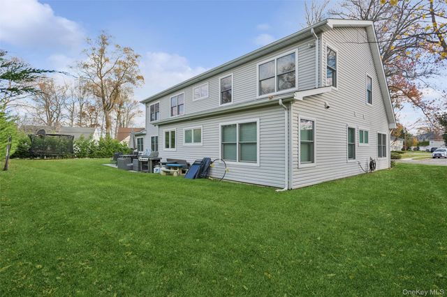 1560 Pebble Lane, Hewlett, NY 11557