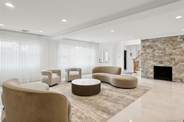 1560 Pebble Lane, Hewlett, NY 11557