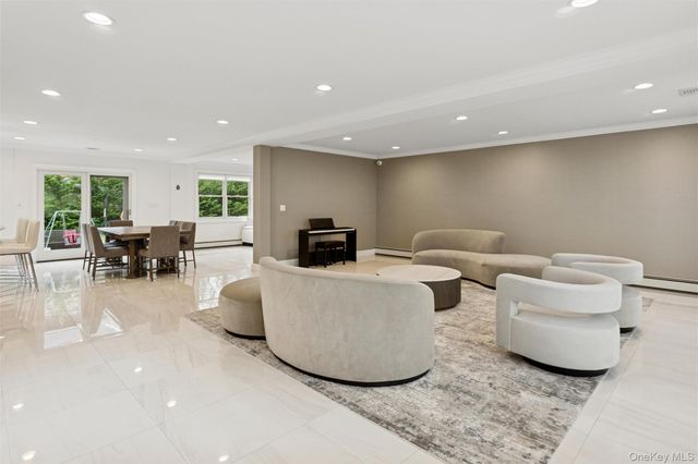 1560 Pebble Lane, Hewlett, NY 11557