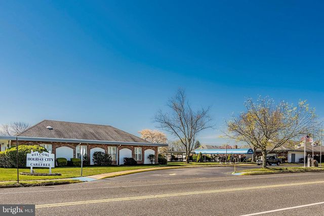 205 BONAIRE DR, Toms River, NJ 08757