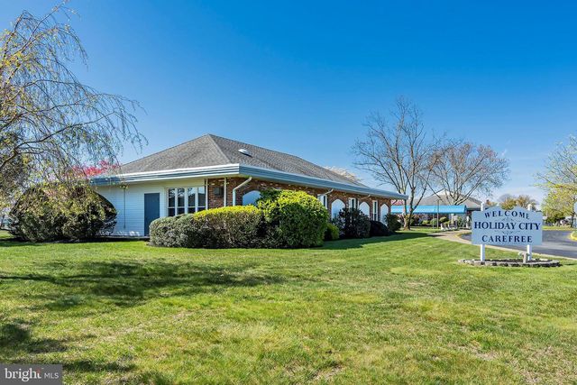205 BONAIRE DR, Toms River, NJ 08757