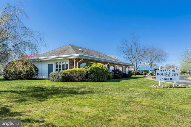 205 BONAIRE DR, Toms River, NJ 08757