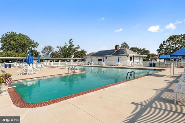 205 BONAIRE DR, Toms River, NJ 08757