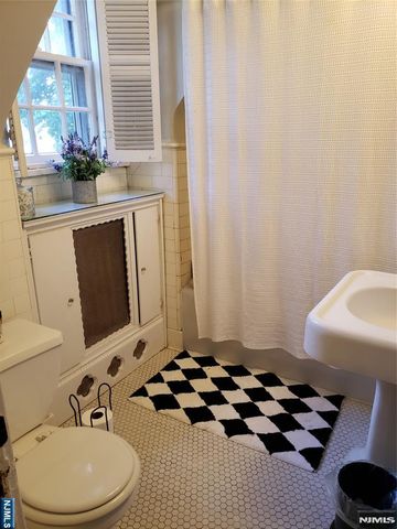 26 W Central Avenue, Maywood, NJ 07607