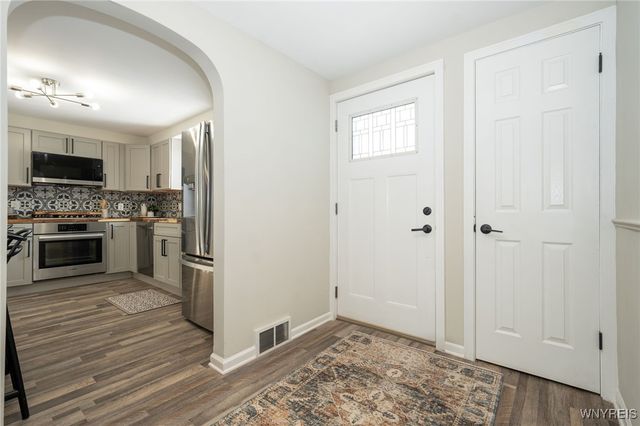 2367 Long Road, Grand Island, NY 14072