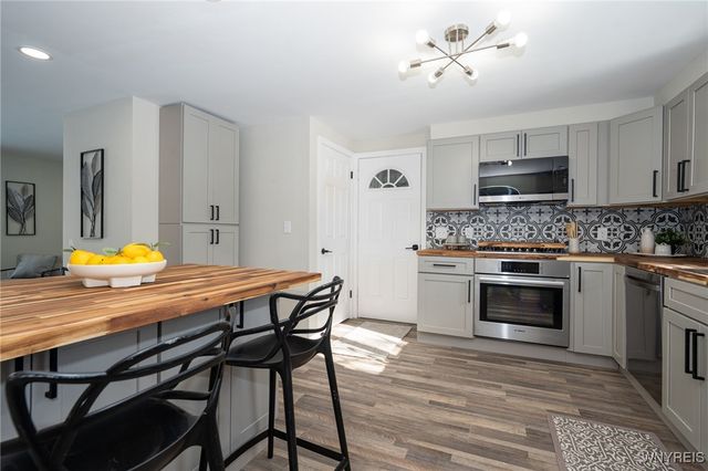 2367 Long Road, Grand Island, NY 14072