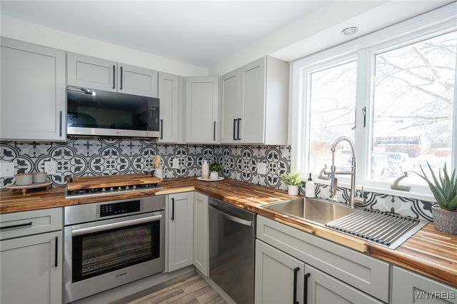 2367 Long Road, Grand Island, NY 14072