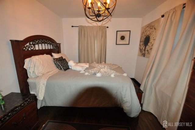 20 MAINE Avenue, Carteret, NJ 07008