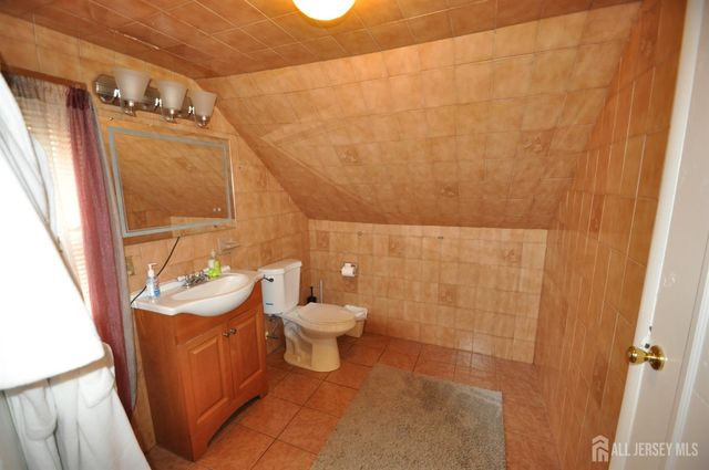 20 MAINE Avenue, Carteret, NJ 07008