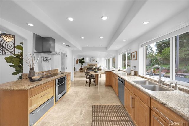 701 Pepper Tree, Long Beach, CA 90815