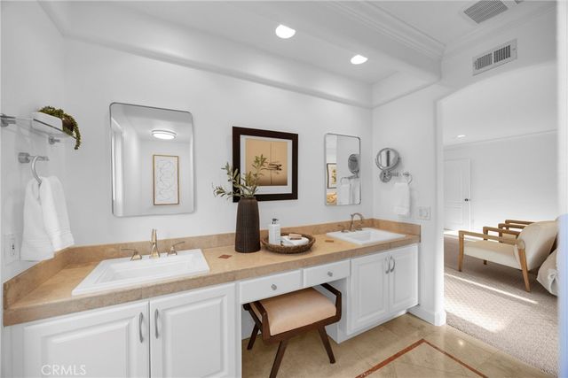 701 Pepper Tree, Long Beach, CA 90815