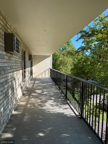 10511 Cedar Lake Road 309, Minnetonka, MN 55305