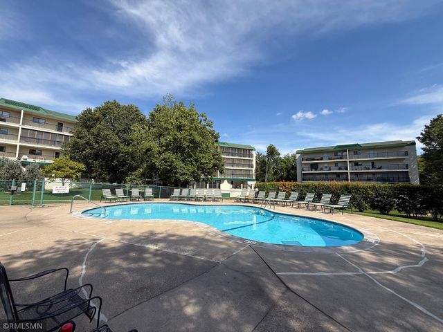 10511 Cedar Lake Road 309, Minnetonka, MN 55305
