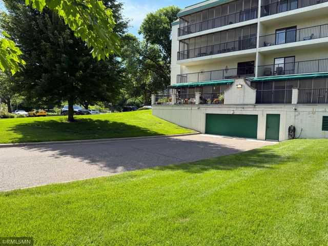 10511 Cedar Lake Road 309, Minnetonka, MN 55305