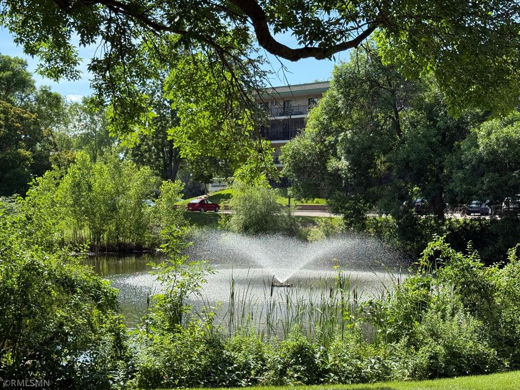 10511 Cedar Lake Road 309, Minnetonka, MN 55305
