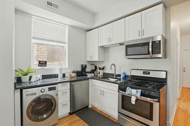 2724 W Division Street 2F, Chicago, IL 60622