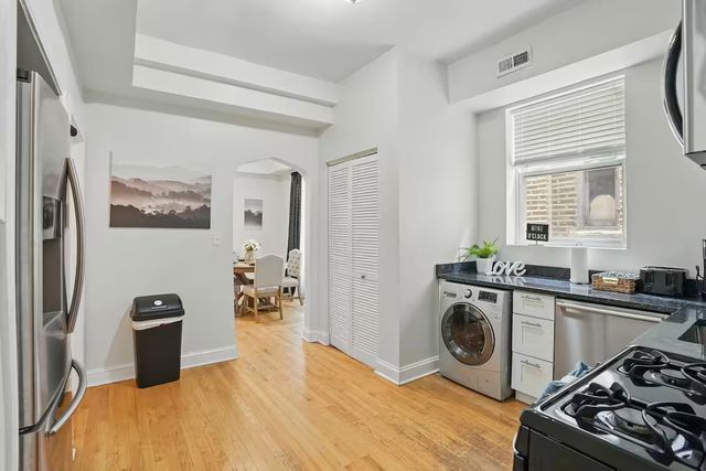 2724 W Division Street 2F, Chicago, IL 60622
