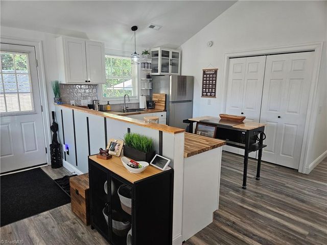 505 Kent Court, High Point, NC 27260