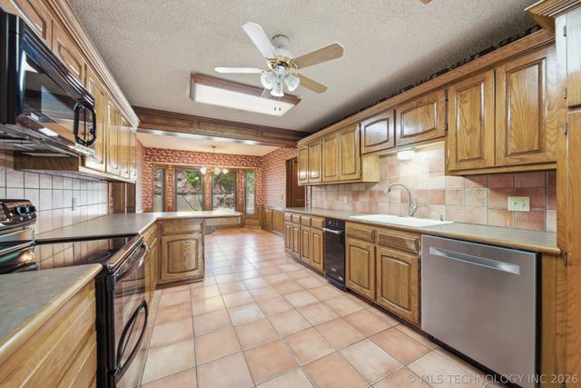 10406 S Vandalia Avenue, Tulsa, OK 74137