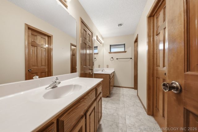 10406 S Vandalia Avenue, Tulsa, OK 74137