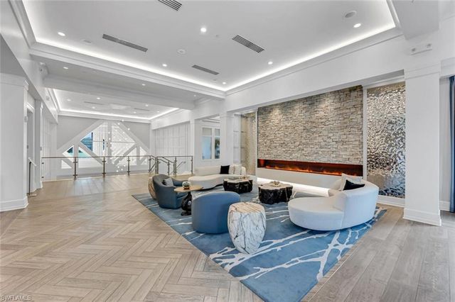 12348 Wisteria DR, Naples, FL 34120