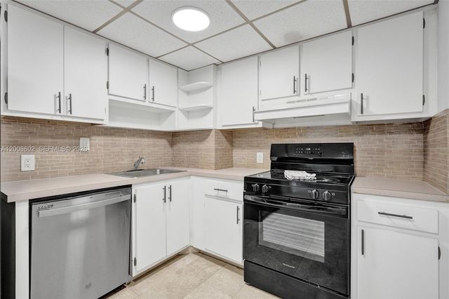 100 Bayview Dr 603, Sunny Isles Beach, FL 33160