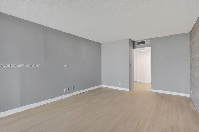 100 Bayview Dr 603, Sunny Isles Beach, FL 33160