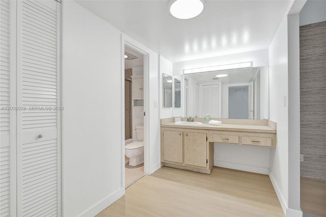 100 Bayview Dr 603, Sunny Isles Beach, FL 33160