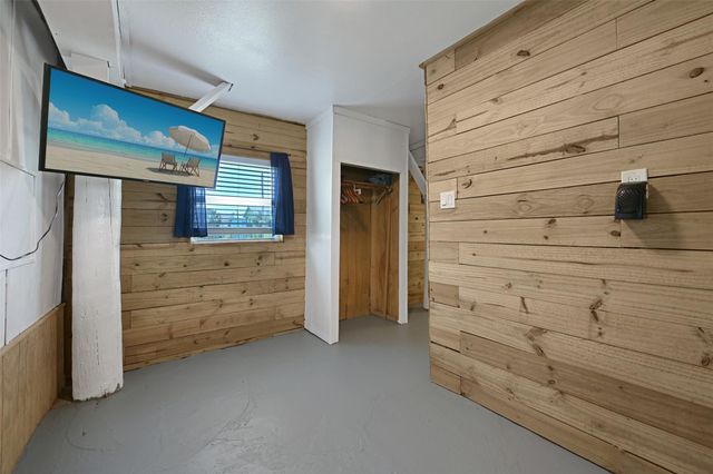 611 Fort Velasco Drive, Surfside Beach, TX 77541