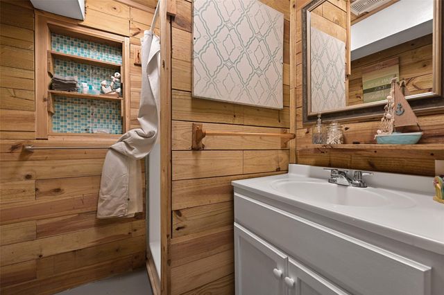 611 Fort Velasco Drive, Surfside Beach, TX 77541