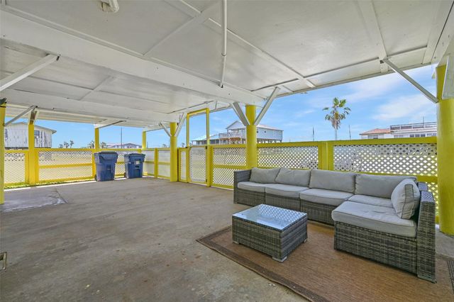 611 Fort Velasco Drive, Surfside Beach, TX 77541