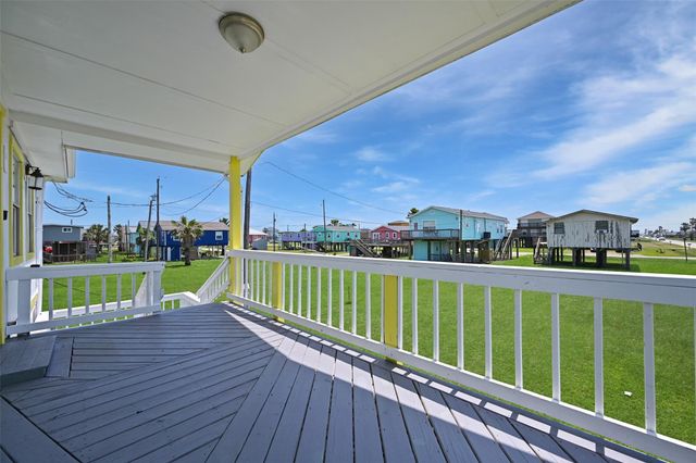 611 Fort Velasco Drive, Surfside Beach, TX 77541