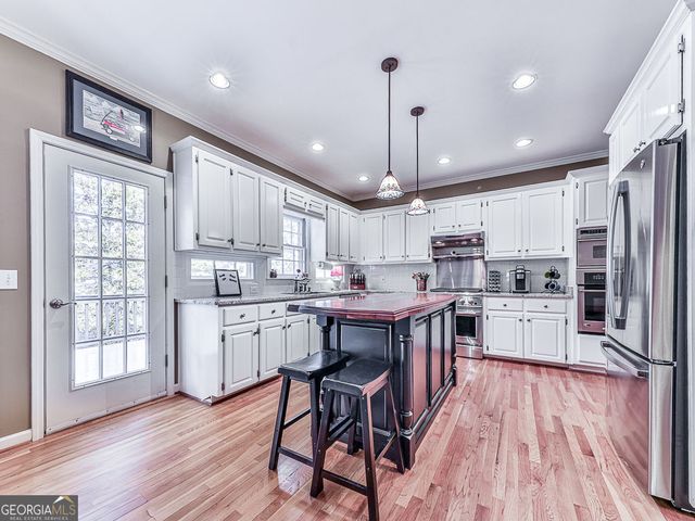 527 Fairway Drive, Woodstock, GA 30189