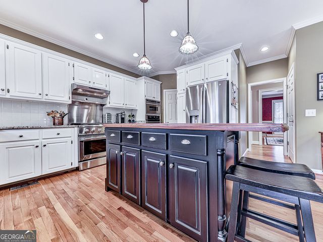 527 Fairway Drive, Woodstock, GA 30189