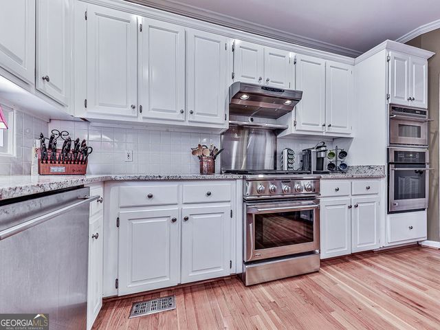 527 Fairway Drive, Woodstock, GA 30189