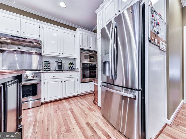 527 Fairway Drive, Woodstock, GA 30189