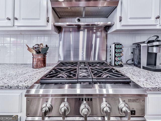 527 Fairway Drive, Woodstock, GA 30189