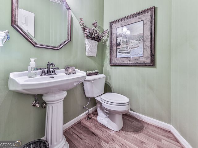 527 Fairway Drive, Woodstock, GA 30189