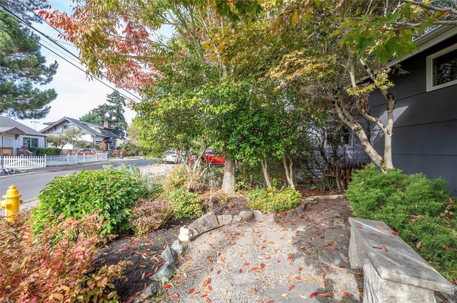 8738 Hamlet Avenue S, Seattle, WA 98118