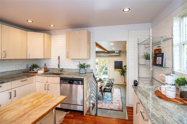 8738 Hamlet Avenue S, Seattle, WA 98118