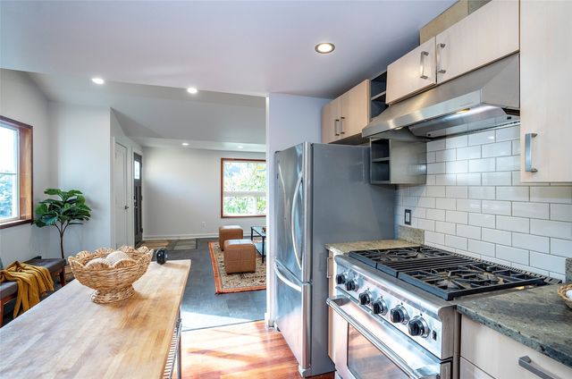 8738 Hamlet Avenue S, Seattle, WA 98118