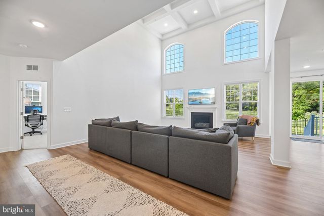 6807 FOUNTAIN PARK DR, Glenn Dale, MD 20769