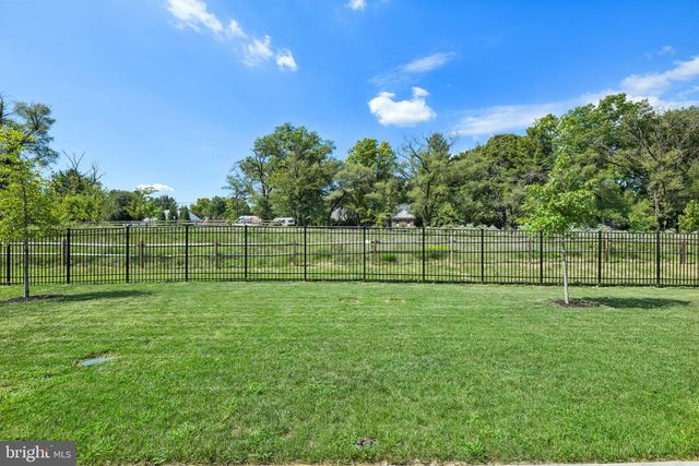 6807 FOUNTAIN PARK DR, Glenn Dale, MD 20769