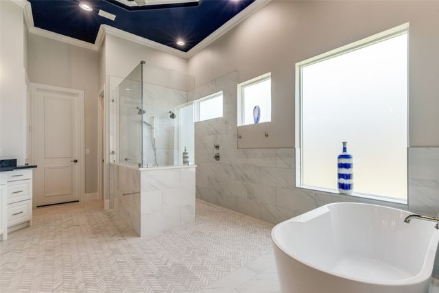 811 Lady Of The Lake Boulevard, Lewisville, TX 75056