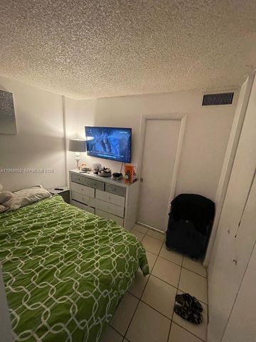 19781 SW 114th Ave 243, Miami, FL 33157