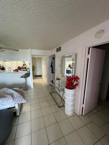 19781 SW 114th Ave 243, Miami, FL 33157